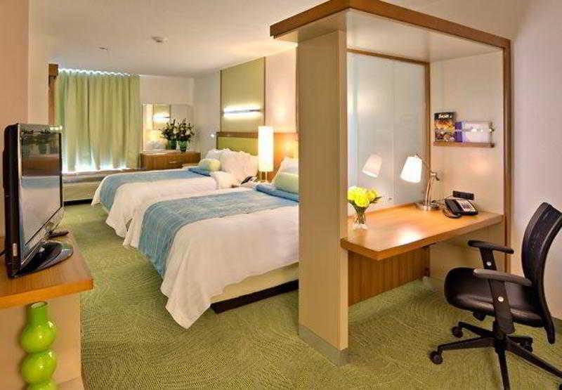 สปริงฮิลล์ สวีท เร็กซ์เบิร์ก Hotel ภายนอก รูปภาพ