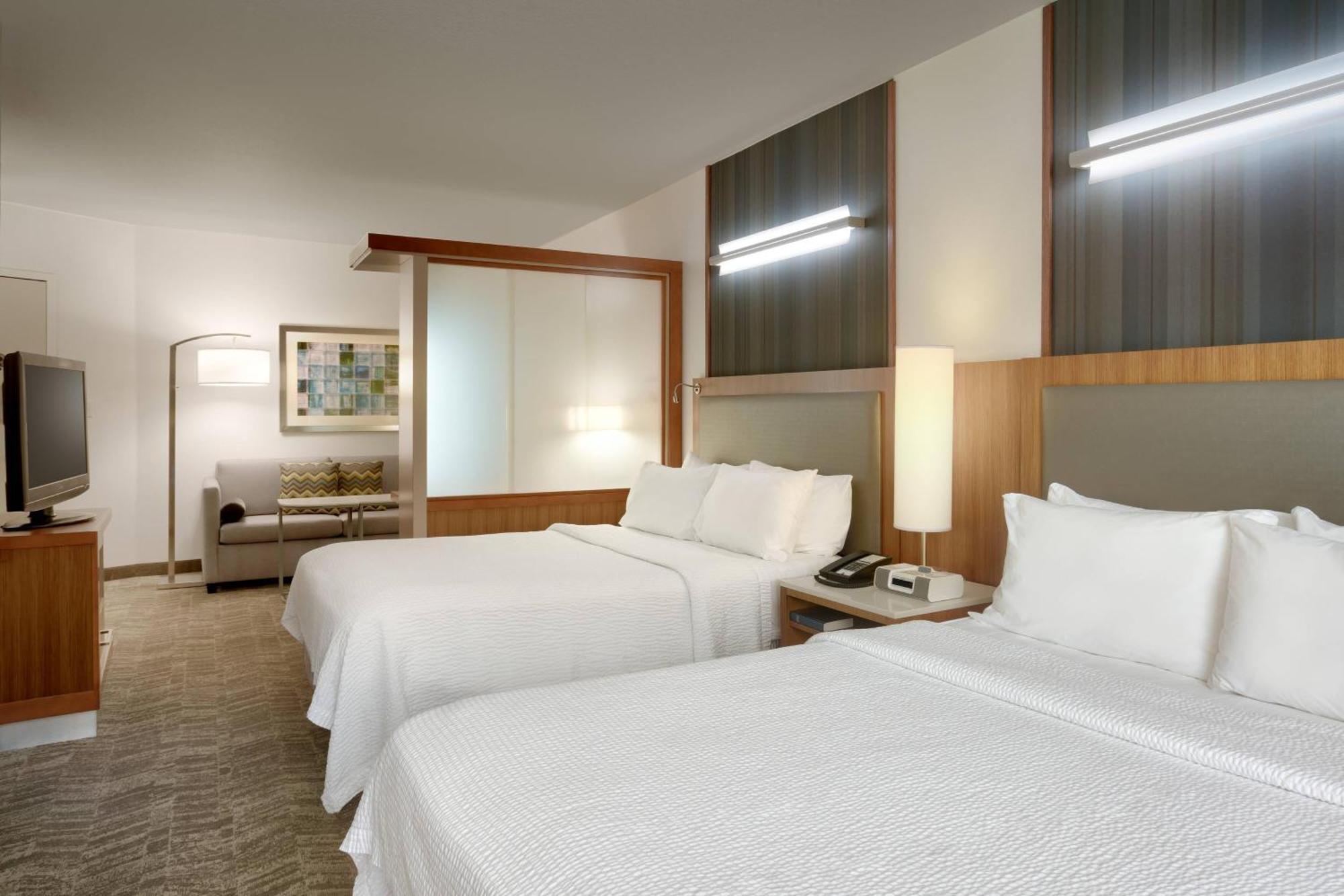 สปริงฮิลล์ สวีท เร็กซ์เบิร์ก Hotel ภายนอก รูปภาพ