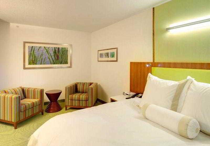 สปริงฮิลล์ สวีท เร็กซ์เบิร์ก Hotel ภายนอก รูปภาพ